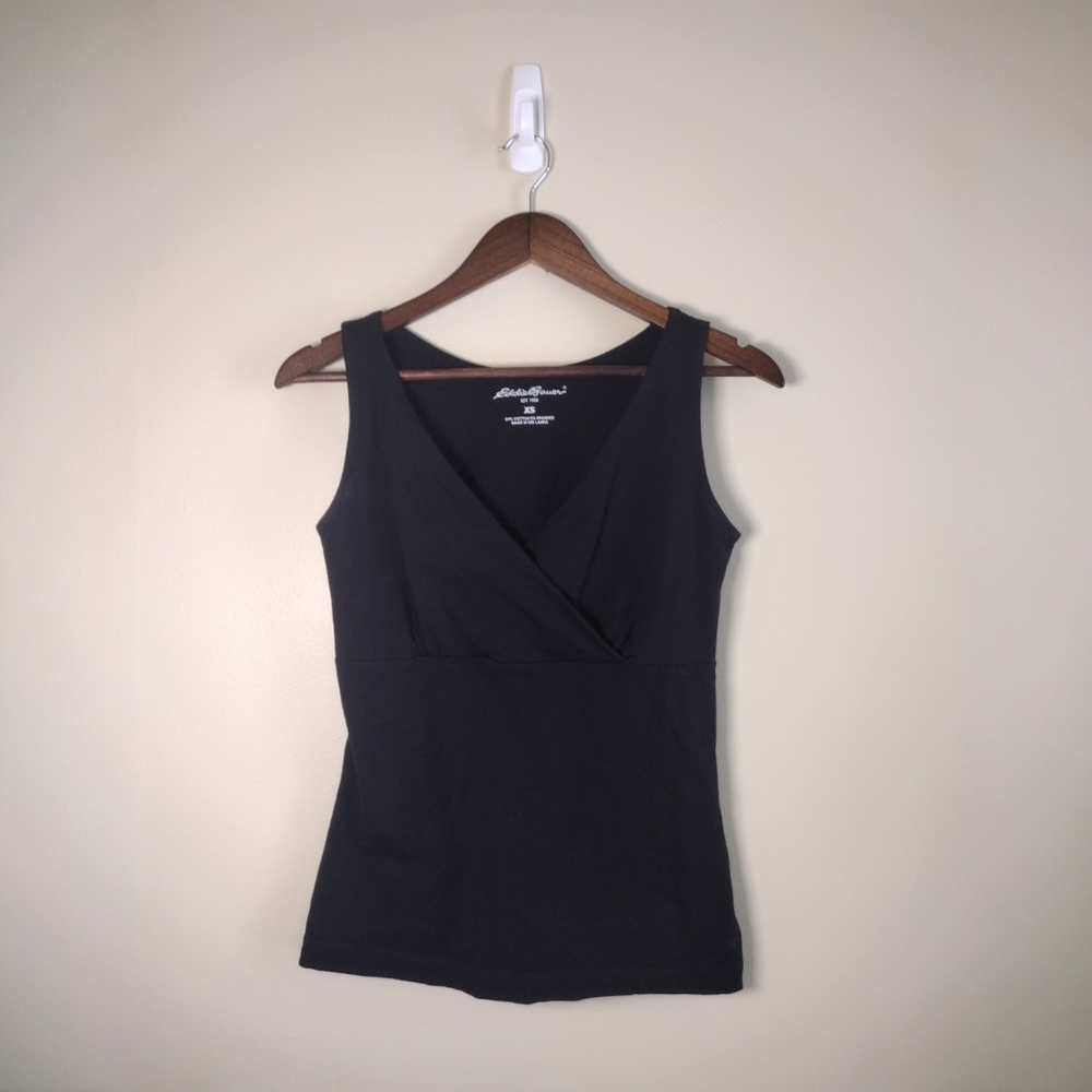 🌿 Eddie Bauer Size X-Small Black V-Neck Top
